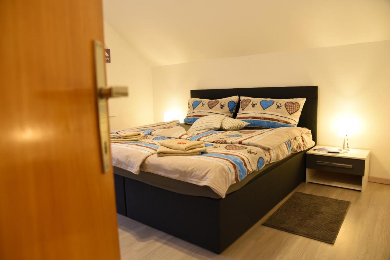 80 M2 Haushaelfte, 3 Zimmer, Parkplaetze, Bis 6 Pers Apartman Wängle Kültér fotó