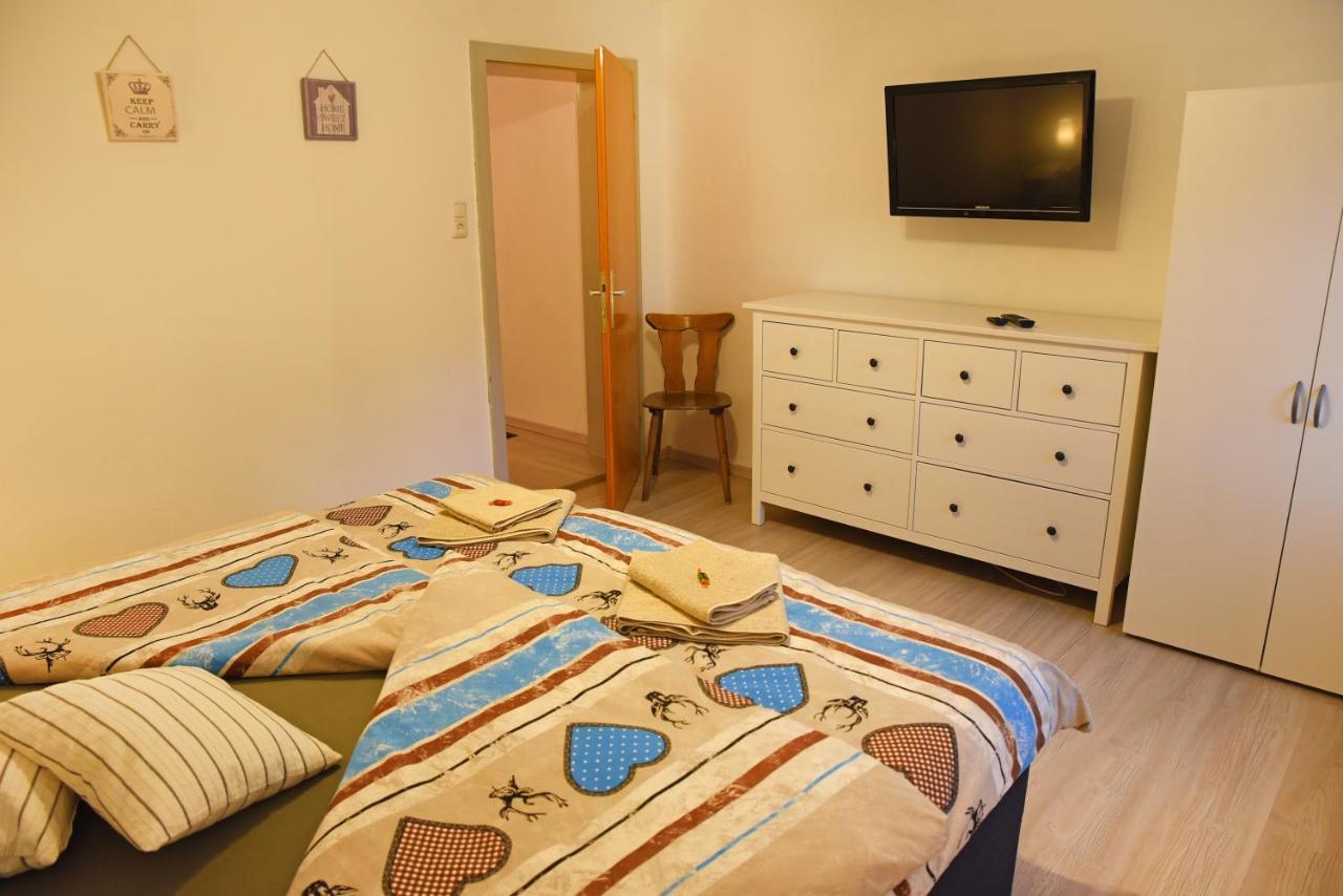 80 M2 Haushaelfte, 3 Zimmer, Parkplaetze, Bis 6 Pers Apartman Wängle Kültér fotó