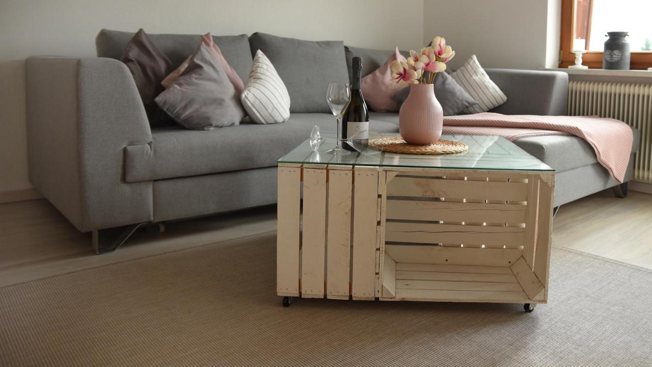 80 M2 Haushaelfte, 3 Zimmer, Parkplaetze, Bis 6 Pers Apartman Wängle Kültér fotó
