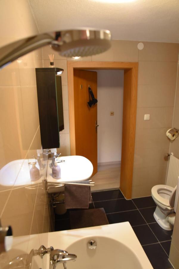 80 M2 Haushaelfte, 3 Zimmer, Parkplaetze, Bis 6 Pers Apartman Wängle Kültér fotó